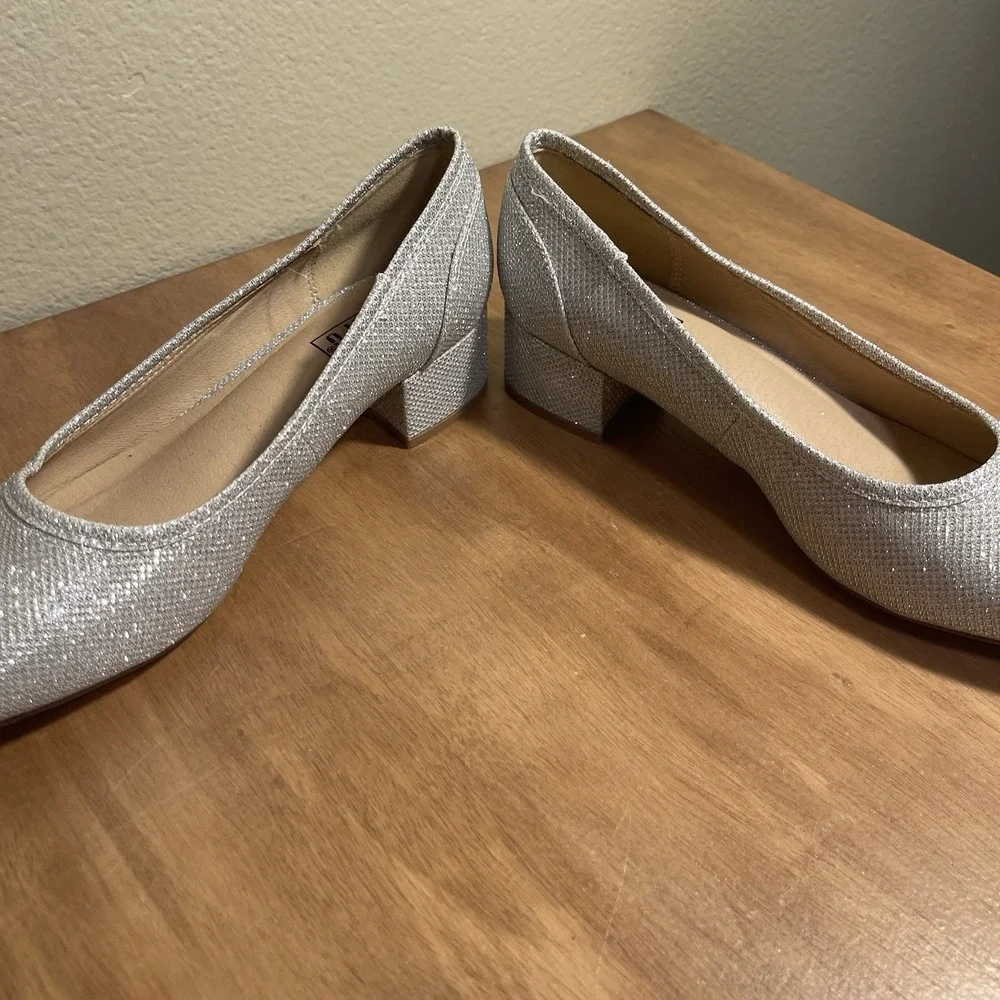 NEW IDIFU Chunky Block Heel Silver Glitter Pumps Glam Event Disco RO2LISA Sz 7.5
